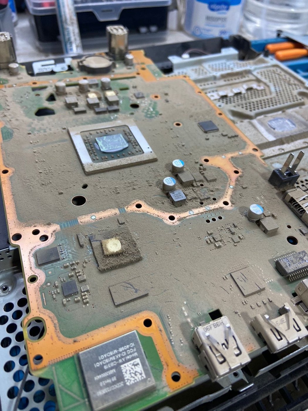 Placa de PS4 con polvo durante el diagnóstico